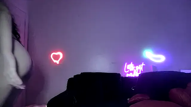 MiraKova – webcam model profile photo Image 19