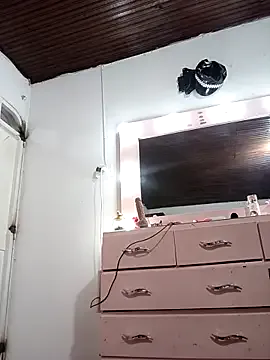 MiaLiaHot – webcam model profile photo Image 10