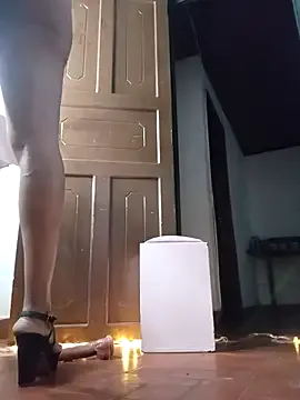 MiaLiaHot – webcam model profile photo Image 11