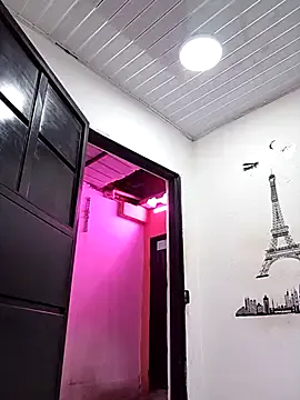 MiaLiaHot – webcam model profile photo Image 3