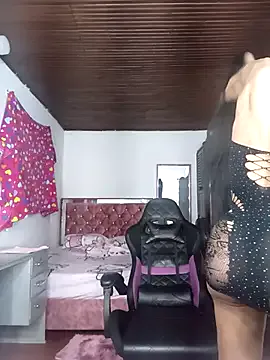 MiaLiaHot – webcam model profile photo Image 7