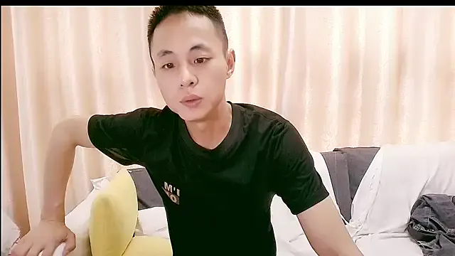 Dolce – webcam model profile photo Image 6