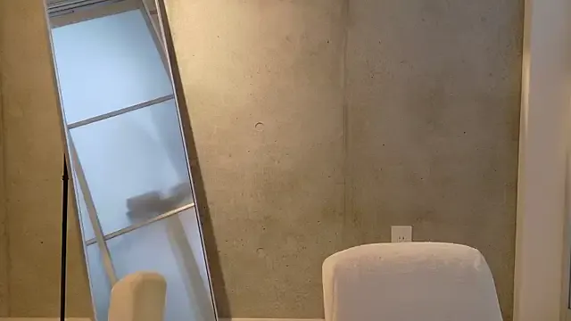 MelinaLuviani – webcam model profile photo Image 3