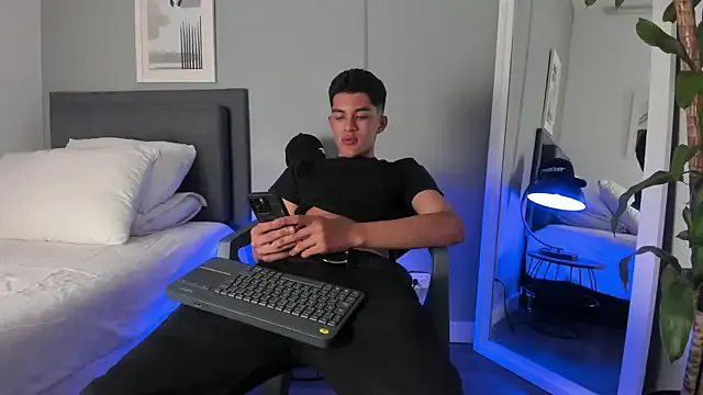 PinkFoxya – webcam model profile photo Image 10