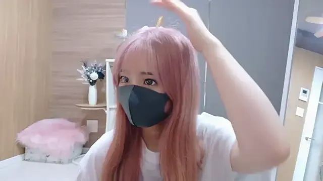 Raisa – webcam model profile photo Image 3