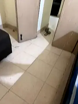 HugeBoobsAlice – webcam model profile photo Image 15