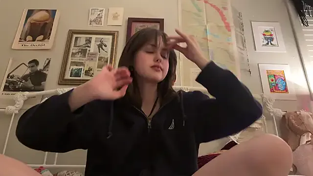 MiraKova – webcam model profile photo Image 18