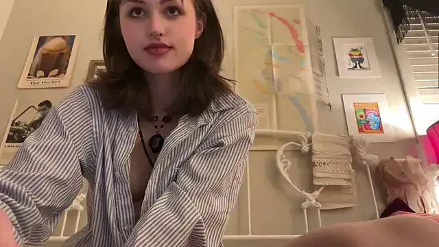 MiraKova – webcam model profile photo Image 19