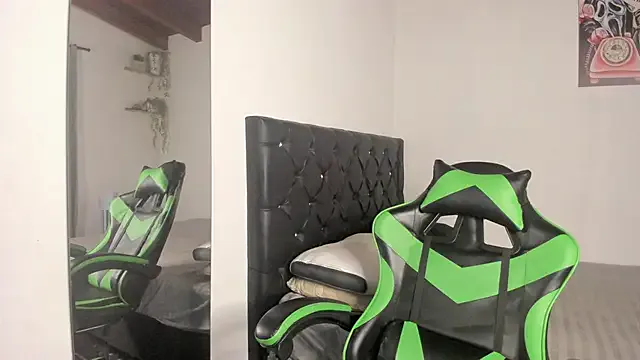 Ellidi – webcam model profile photo Image 13