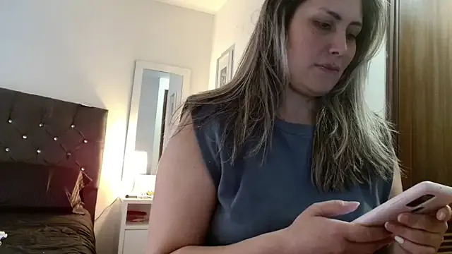 Samira-Summer – webcam model profile photo Image 6