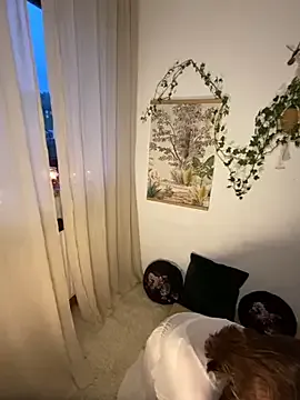 LeyahSummer – webcam model profile photo Image 10