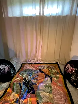 LeyahSummer – webcam model profile photo Image 7