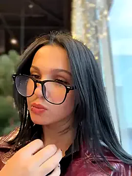 AllaRoberts – webcam model profile photo Image 2