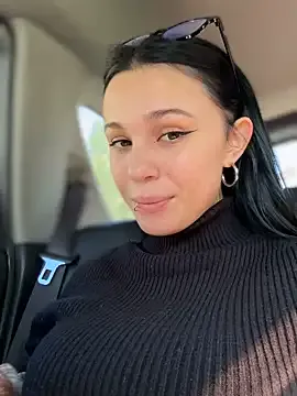 AllaRoberts – webcam model profile photo Image 3