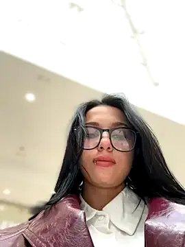 AllaRoberts – webcam model profile photo Image 4