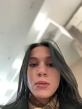 AllaRoberts – webcam model profile photo Image 6