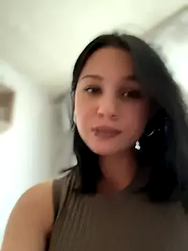 AllaRoberts – webcam model profile photo Image 8