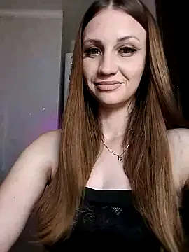 Carine – webcam model profile photo Image 11