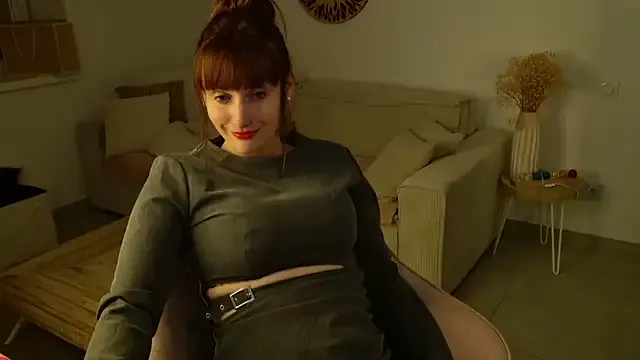 EmiBrow – webcam model profile photo Image 11