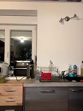 EmiBrow – webcam model profile photo Image 17