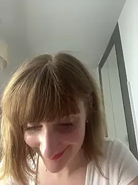 EmiBrow – webcam model profile photo Image 3