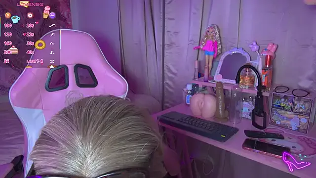 Kitteen – webcam model profile photo Image 6