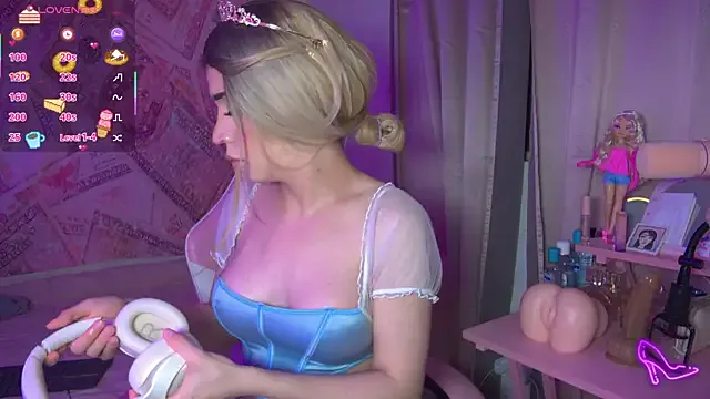 Kitteen – webcam model profile photo Image 8