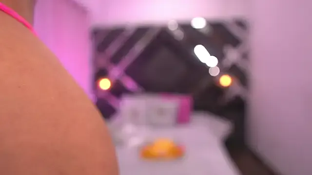 TopsyWilde – webcam model profile photo Image 9