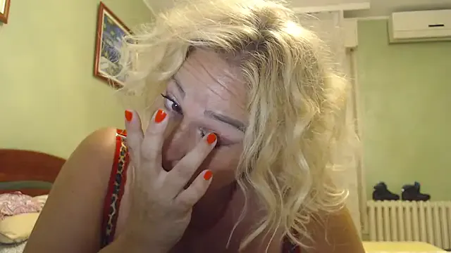 yaprakmericc – webcam model profile photo Image 9