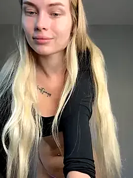 Dolce – webcam model profile photo Image 12