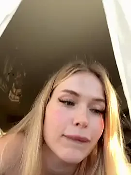 Dolce – webcam model profile photo Image 19