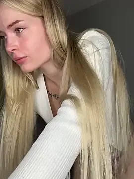 Dolce – webcam model profile photo Image 6