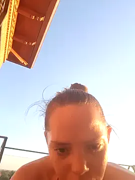 MadelineLane – webcam model profile photo Image 3