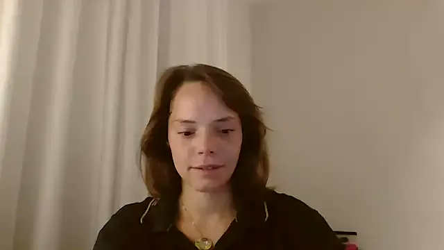 MadelineLane – webcam model profile photo Image 5