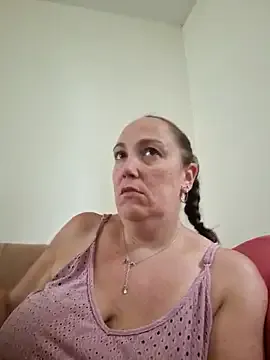 Evie – webcam model profile photo Image 10