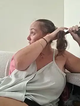 Evie – webcam model profile photo Image 13