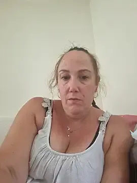 Evie – webcam model profile photo Image 14