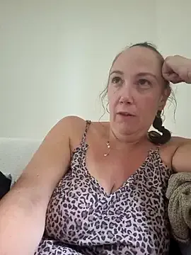 Evie – webcam model profile photo Image 15