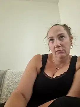 Evie – webcam model profile photo Image 2