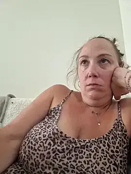 Evie – webcam model profile photo Image 6