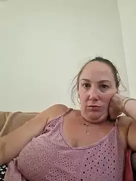 Evie – webcam model profile photo Image 9