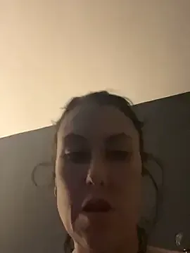 LaraOlson – webcam model profile photo Image 9