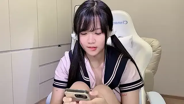 And-Liziantus – webcam model profile photo Image 2