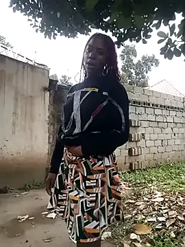 roachan_ – webcam model profile photo Image 6