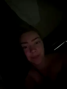 EmiBrow – webcam model profile photo Image 4