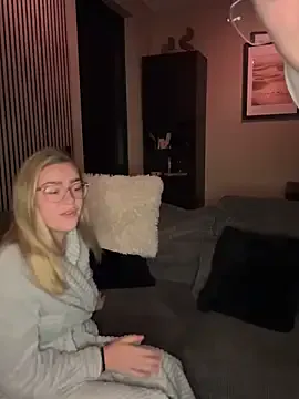 EmiBrow – webcam model profile photo Image 5