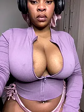 AmyJacobs – webcam model profile photo Image 18