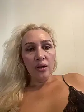 ladylavish – webcam model profile photo Image 13