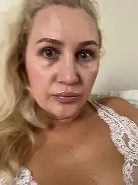 ladylavish – webcam model profile photo Image 14