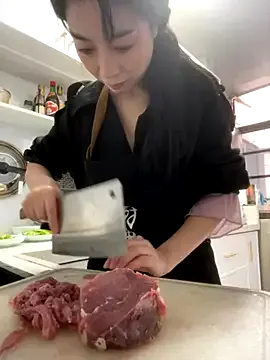 shiny-lily – webcam model profile photo Image 10